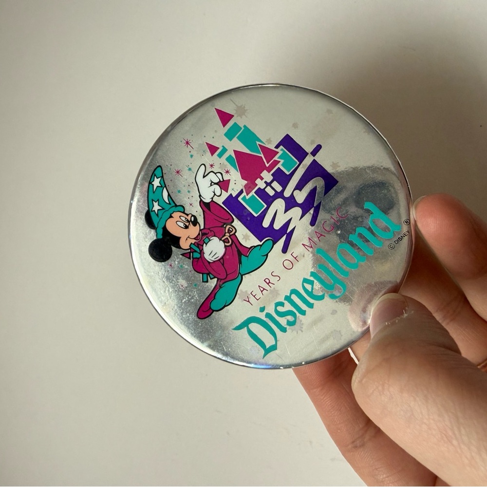 Vintage Disney Lot 35 Years of Magic Disneyland - Holographic Pin Button & more - Picture 10 of 10